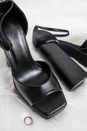 Čierne sandále na hrubom podpätku Chiara #1 small